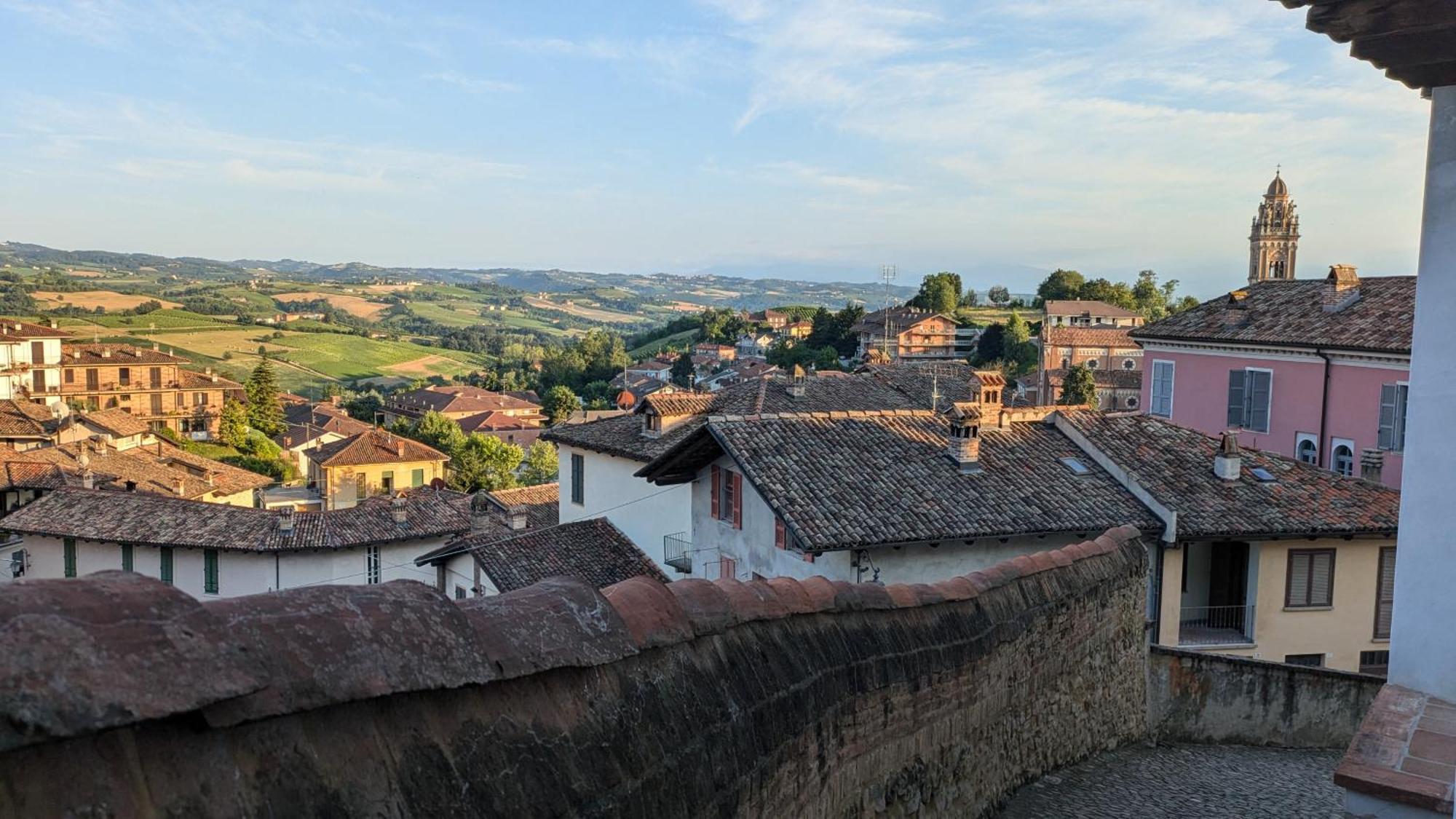 Hotel Charming Barolo Wine Loft Monforte dʼAlba Esterno foto