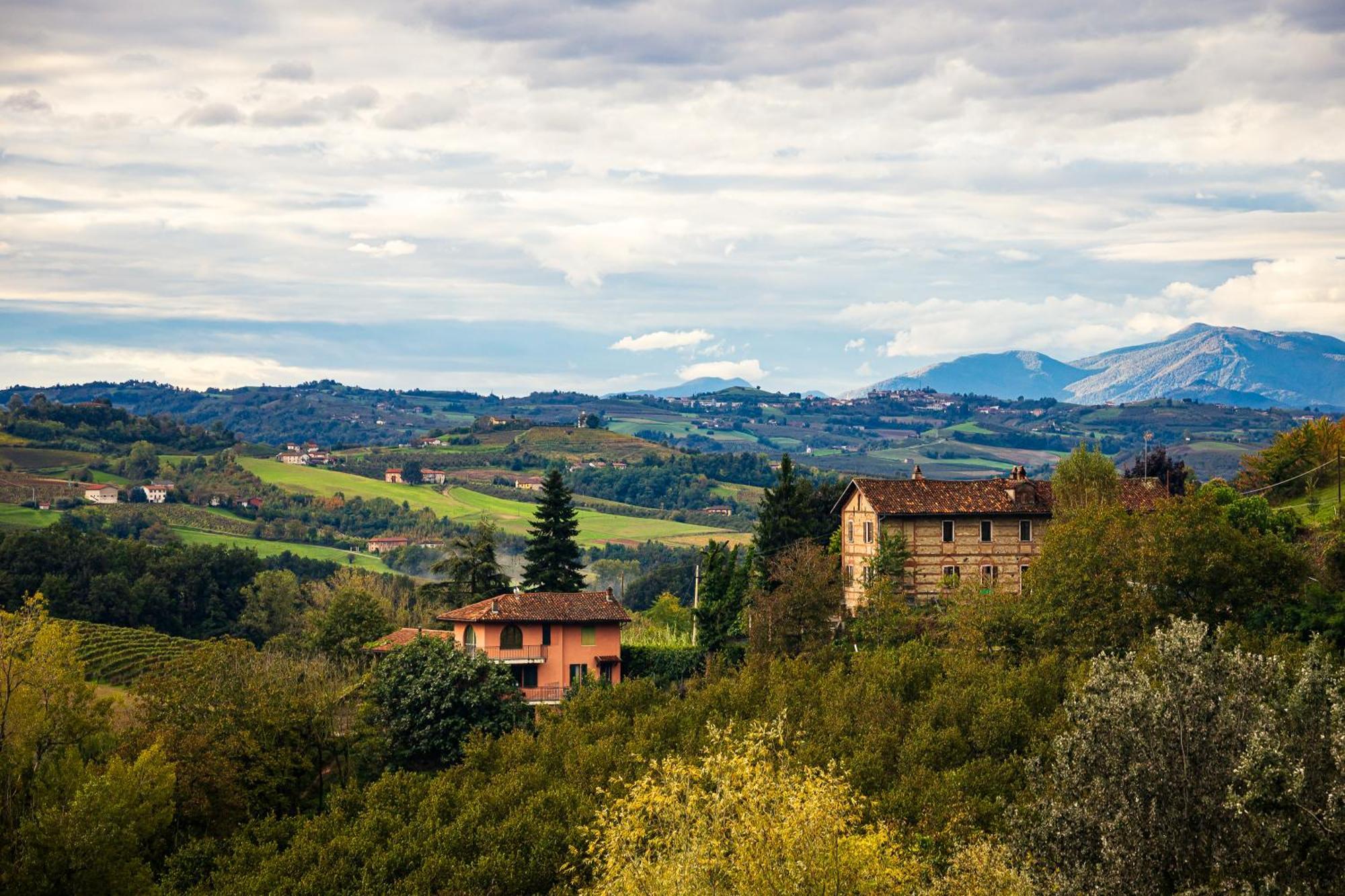 Hotel Charming Barolo Wine Loft Monforte dʼAlba Esterno foto